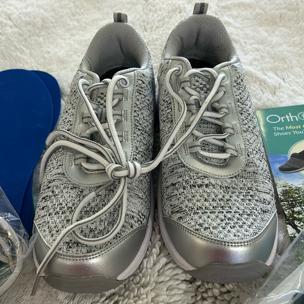 OrthoFeet Coral-Sandy Silver Sneakers